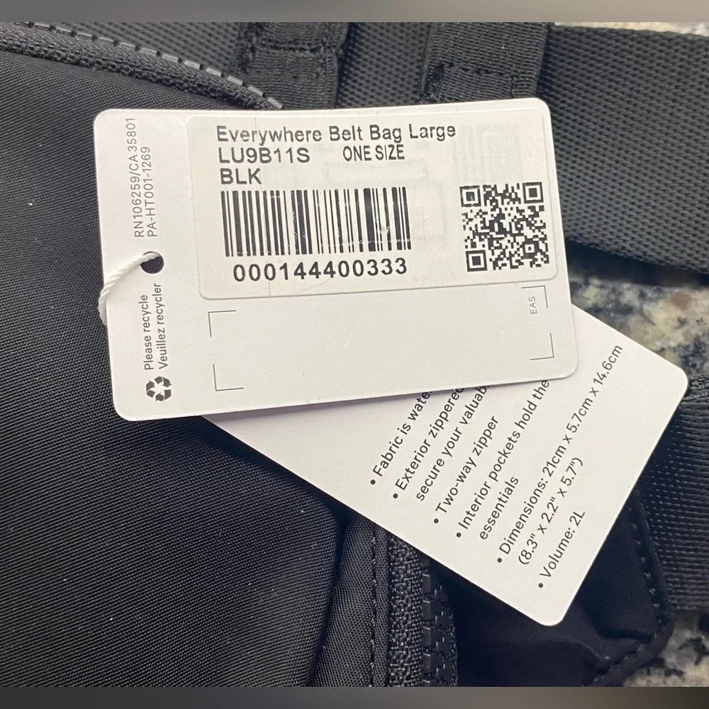 NWT lululemon athletica 2L Belt bag have 2 black & light grey - Picture 2 of 3